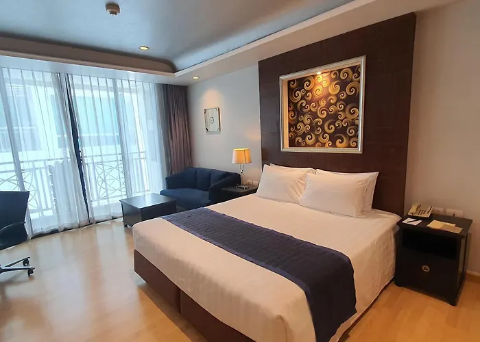 Admiral Premier Hotel 4*