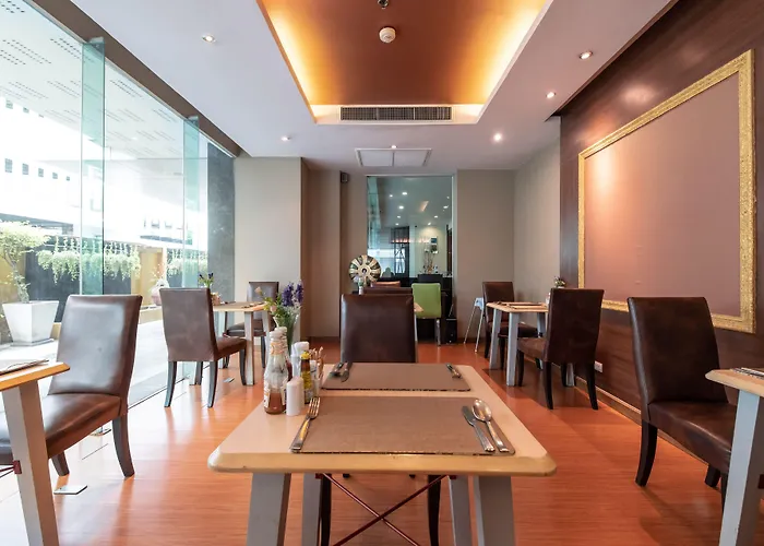Admiral Premier Hotel 4*