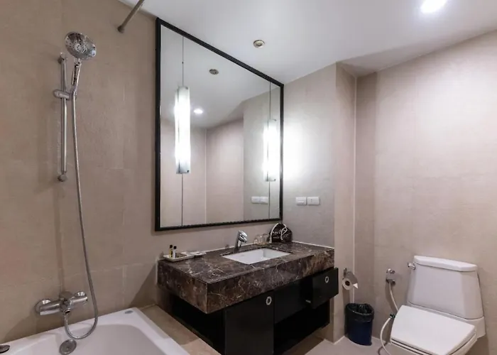 Admiral Premier Hotel 4*