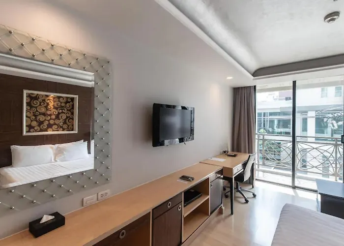 Admiral Premier Hotel 4*