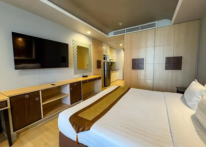 Admiral Premier Hotel 4*