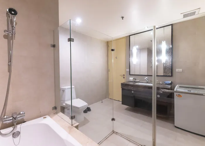 Admiral Premier Hotel 4*